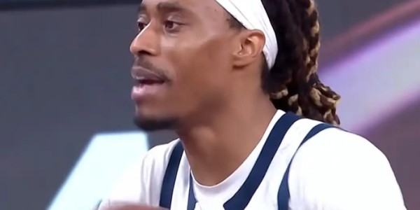 杜锋终于弃用麦考尔！上场就拖节奏影响队友，趁机补强护框大外吧|广东|纯纯|王少杰|朱芳雨|徐杰_新浪体育_新浪新闻