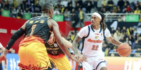 杜锋终于弃用麦考尔！上场就拖节奏影响队友，趁机补强护框大外吧|广东|纯纯|王少杰|朱芳雨|徐杰_新浪体育_新浪新闻