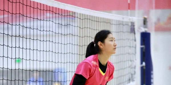 施佳仪该改接应吗？江苏女排高个二传，坚守还是转型成难题|中国女排|龚翔宇|球队|替补|球迷_新浪体育_新浪新闻