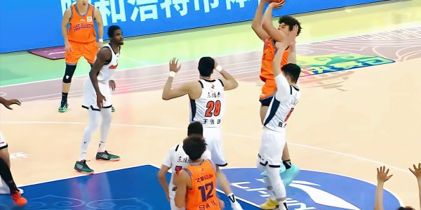 NBA直播-3天2胜广东！CBA杯第2支4强，奎因37分14篮板，萨林杰惹怒球迷！
